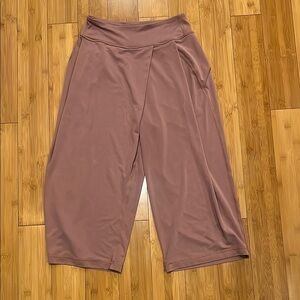 Lululemon Athletica spiced chai Cropped Pants